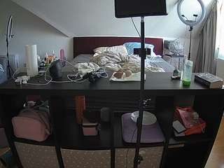 voyeurcam-julmodels-whitebed-6