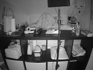 voyeurcam-julmodels-whitebed-6