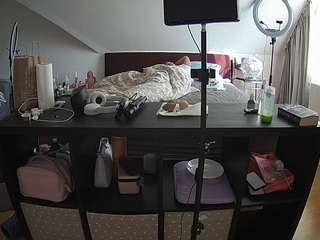 voyeurcam-julmodels-whitebed-6