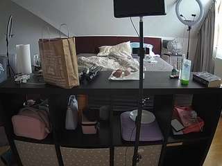 voyeurcam-julmodels-whitebed-6