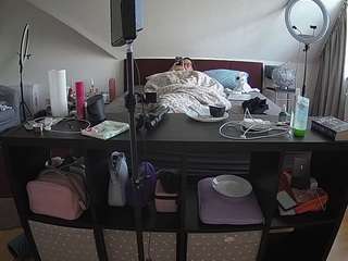 voyeurcam-julmodels-whitebed-6