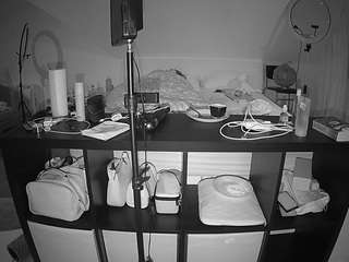 voyeurcam-julmodels-whitebed-6