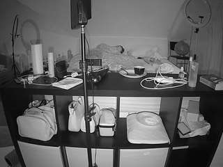 voyeurcam-julmodels-whitebed-6