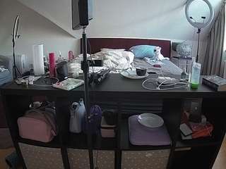 voyeurcam-julmodels-whitebed-6