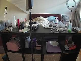 voyeurcam-julmodels-whitebed-6