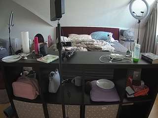 voyeurcam-julmodels-whitebed-6