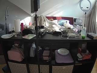 voyeurcam-julmodels-whitebed-6