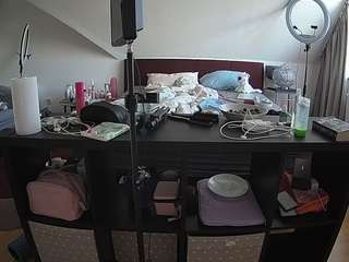 voyeurcam-julmodels-whitebed-6