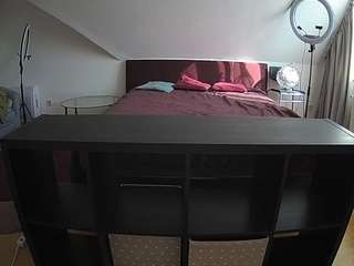 voyeurcam-julmodels-whitebed-6