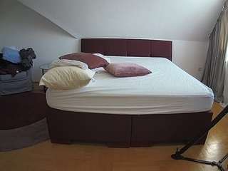 voyeurcam-julmodels-whitebed-6 webcam