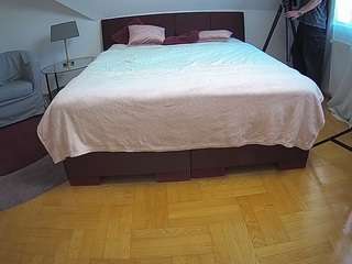voyeurcam-julmodels-whitebed-6 webcam