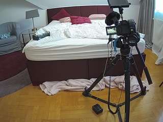 voyeurcam-julmodels-whitebed-6