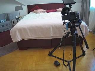 voyeurcam-julmodels-whitebed-6 webcam