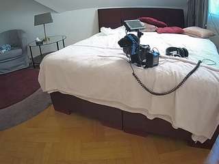voyeurcam-julmodels-whitebed-6 webcam