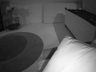 voyeurcam-julmodels-whitebed-6 webcam