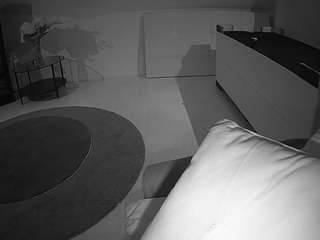 voyeurcam-julmodels-whitebed-6 webcam