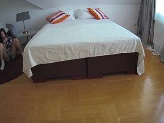 voyeurcam-julmodels-whitebed-6