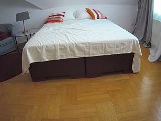 voyeurcam-julmodels-whitebed-6 webcam