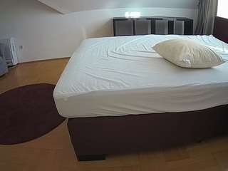 voyeurcam-julmodels-whitebed-6 Profile Image