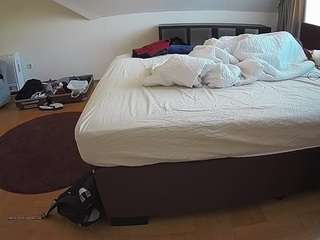 voyeurcam-julmodels-whitebed-6