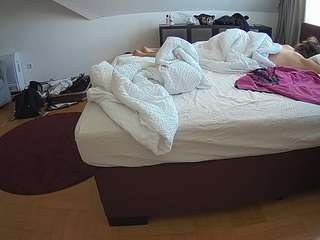 voyeurcam-julmodels-whitebed-6