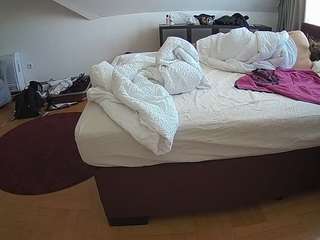 le modèle voyeurcam-julmodels-whitebed-6 est en webcam porno dans un show sur le site camsoda, il possède les tags suivants: ass,beautiful,bedroom,bra,flashing,julmodels-house,moaning,pov,voyeur,hd