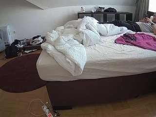 voyeurcam-julmodels-whitebed-6
