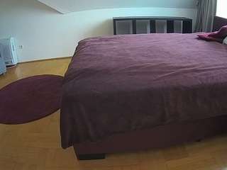 voyeurcam-julmodels-whitebed-6