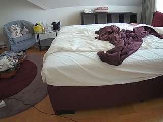 voyeurcam-julmodels-whitebed-6
