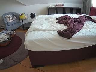 voyeurcam-julmodels-whitebed-6 webcam