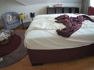 voyeurcam-julmodels-whitebed-6