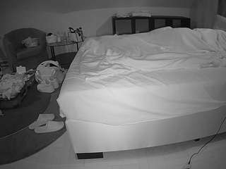 voyeurcam-julmodels-whitebed-6 webcam