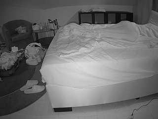 voyeurcam-julmodels-whitebed-6 webcam