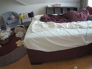 voyeurcam-julmodels-whitebed-6 webcam
