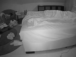 voyeurcam-julmodels-whitebed-6