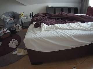 voyeurcam-julmodels-whitebed-6