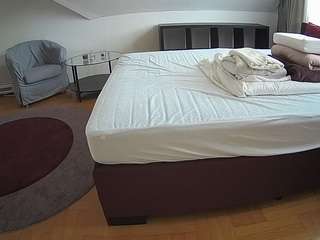 voyeurcam-julmodels-whitebed-6 webcam