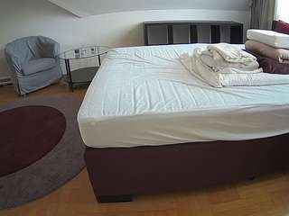 voyeurcam-julmodels-whitebed-6 webcam