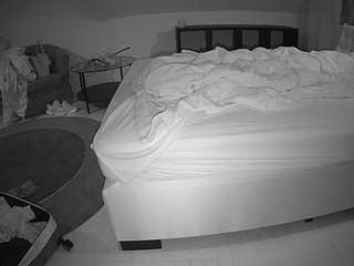 यह मॉडल अभी लाइव है. voyeurcam-julmodels-whitebed-6