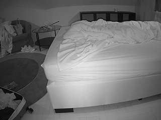 Эта модель сейчас онлайн. voyeurcam-julmodels-whitebed-6