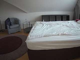 voyeurcam-julmodels-whitebed-6