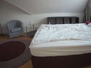 voyeurcam-julmodels-whitebed-6