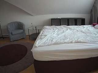 voyeurcam-julmodels-whitebed-6