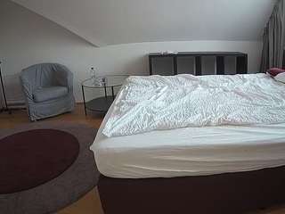 voyeurcam-julmodels-whitebed-6