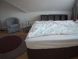 voyeurcam-julmodels-whitebed-6
