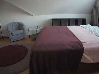 voyeurcam-julmodels-whitebed-6