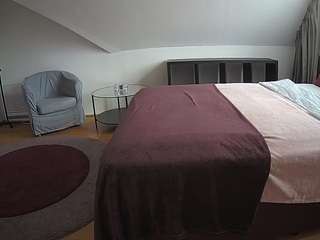 voyeurcam-julmodels-whitebed-6
