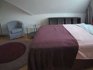 voyeurcam-julmodels-whitebed-6
