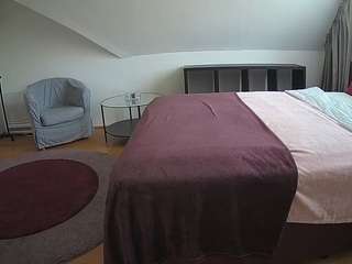 voyeurcam-julmodels-whitebed-6