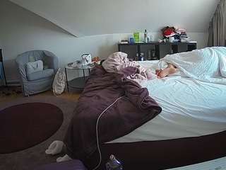 voyeurcam-julmodels-whitebed-6